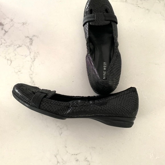 Nine West Black Snakeskin Leather Ballet Flats - Picture 3 of 3